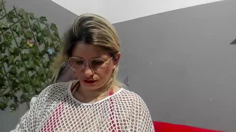 Snapshot of milf_bigboooty chatting on December 5, 2024, 3:04 am kassandra online show from December 5, 2024, 3:04 am