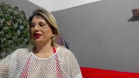 Snapshot of milf_bigboooty chatting on December 5, 2024, 6:10 am kassandra online show from December 5, 2024, 6:10 am