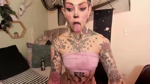 Isabella online show from February 19, 2026, 1:29 pm