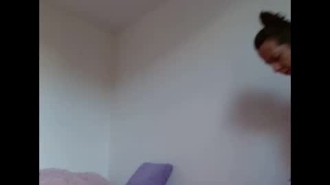 milfevha online show from December 17, 2025, 9:32 pm