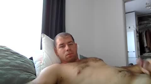 milfhunter195 online show from August 3, 2026, 9:04 am