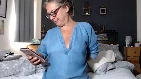 milfyanddaddy online show from July 14, 2026, 10:21 am