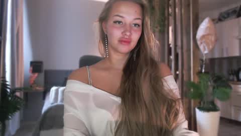 milk_bunny_ online show from April 18, 2026, 9:24 am