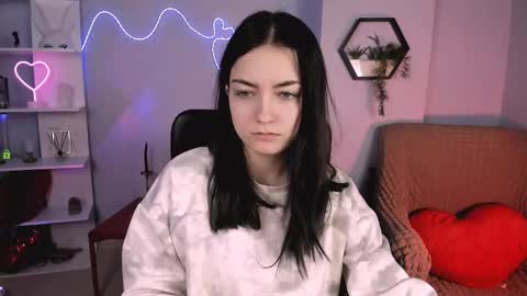 Mila online show from February 4, 2026, 7:03 am