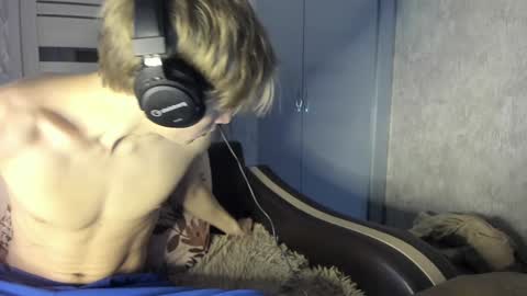 Snapshot of milkiwy chatting on January 19, 2025, 5:15 am Isaac online show from January 19, 2025, 5:15 am