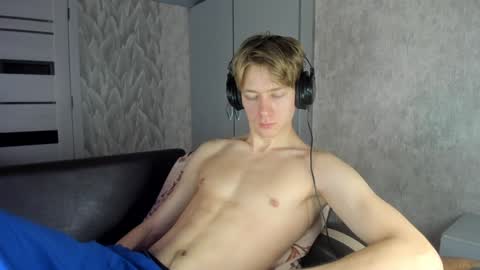 Snapshot of milkiwy chatting on February 5, 2025, 6:02 am Isaac online show from February 5, 2025, 6:02 am