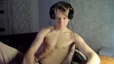 Snapshot of milkiwy chatting on February 26, 2025, 5:53 am Isaac online show from February 26, 2025, 5:53 am