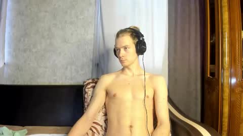 Snapshot of milkiwy chatting on November 12, 2025, 11:10 am Isaac online show from November 12, 2025, 11:10 am