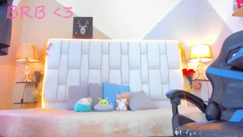 Snapshot of milkwhore1 chatting on September 22, 2025, 12:18 pm Michelle online show from September 22, 2025, 12:18 pm