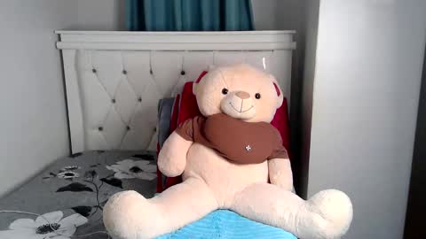 Milkybee online show from January 11, 2026, 6:35 pm