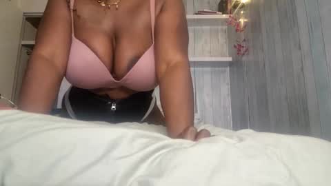 Snapshot of milkymarie1 chatting on November 21, 2025, 9:30 am Goddess Blackbeauty online show from November 21, 2025, 9:30 am