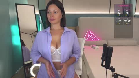 Snapshot of milla_kuni chatting on January 17, 2025, 10:45 pm Mila online show from January 17, 2025, 10:45 pm