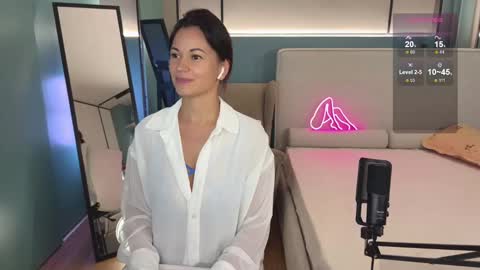 Snapshot of milla_kuni chatting on February 13, 2025, 8:13 pm Mila online show from February 13, 2025, 8:13 pm