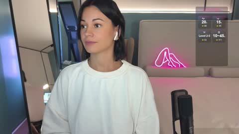 Snapshot of milla_kuni chatting on February 27, 2025, 10:20 pm Mila online show from February 27, 2025, 10:20 pm