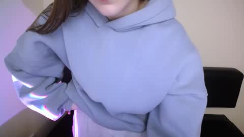 Milla online show from November 20, 2025, 9:31 am