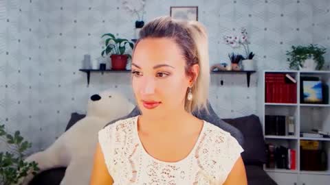 Snapshot of millaxqueen chatting on October 15, 2025, 3:56 pm MillaXQueen online show from October 15, 2025, 3:56 pm