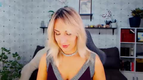 Snapshot of millaxqueen chatting on November 4, 2025, 2:16 pm MillaXQueen online show from November 4, 2025, 2:16 pm