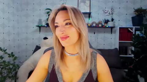 Snapshot of millaxqueen chatting on December 14, 2025, 7:25 am MillaXQueen online show from December 14, 2025, 7:25 am