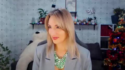 Snapshot of millaxqueen chatting on December 20, 2025, 3:30 pm MillaXQueen online show from December 20, 2025, 3:30 pm