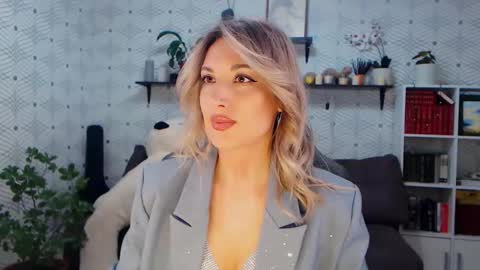 Snapshot of millaxqueen chatting on April 7, 2026, 11:21 am MillaXQueen online show from April 7, 2026, 11:21 am