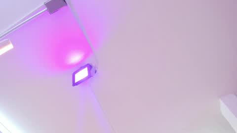 miller_vanessa_ online show from March 7, 2025, 11:27 pm