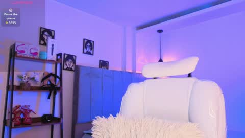 miller_vanessa_ online show from April 7, 2026, 8:42 pm