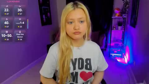 Snapshot of millie_vanillie chatting on October 4, 2025, 3:54 pm Millie online show from October 4, 2025, 3:54 pm