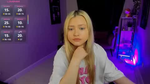 Snapshot of millie_vanillie chatting on October 5, 2025, 2:15 pm Millie online show from October 5, 2025, 2:15 pm