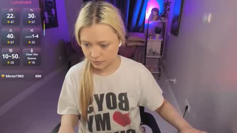 Snapshot of millie_vanillie chatting on October 9, 2025, 9:02 pm Millie online show from October 9, 2025, 9:02 pm