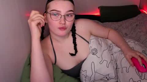 Millie online show from November 25, 2025, 10:48 am