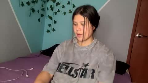 Snapshot of milliesweet77 chatting on November 30, 2025, 7:18 pm milli online show from November 30, 2025, 7:18 pm