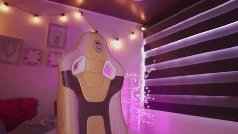 MILLY online show from December 2, 2025, 7:20 pm