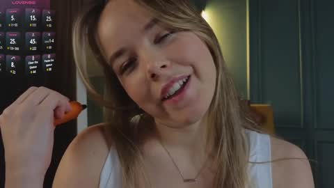 Snapshot of milly_shy chatting on December 6, 2024, 7:32 am Milly online show from December 6, 2024, 7:32 am