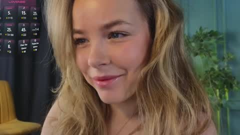 Snapshot of milly_shy chatting on January 2, 2025, 6:07 am Milly online show from January 2, 2025, 6:07 am