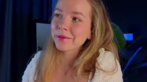 Snapshot of milly_shy chatting on March 4, 2025, 6:58 am Milly online show from March 4, 2025, 6:58 am