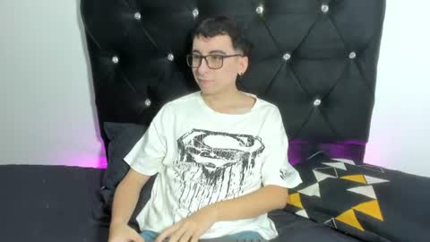 milogm_ online show from July 17, 2026, 9:19 pm