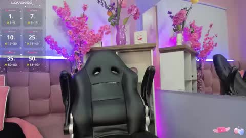  Milu Belucci  online show from September 19, 2025, 5:24 pm