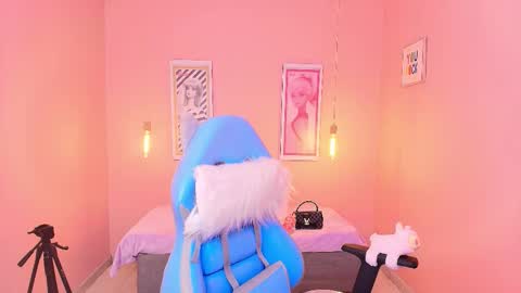 milu_carbajal_x online show from February 12, 2026, 4:40 am