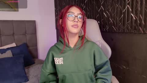 Snapshot of miluv19 chatting on October 2, 2025, 10:17 pm miluv19 online show from October 2, 2025, 10:17 pm