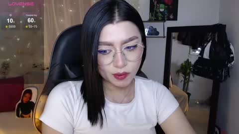 Snapshot of mily_thomson_b chatting on September 19, 2025, 12:02 am Mily online show from September 19, 2025, 12:02 am