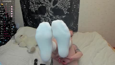 Snapshot of milymi_ chatting on December 13, 2024, 12:50 pm Milena and Jasper online show from December 13, 2024, 12:50 pm