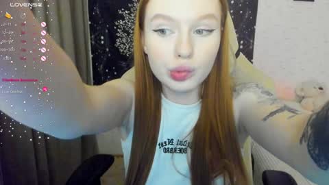 Snapshot of milymi_ chatting on January 22, 2025, 2:37 am Milena and Jasper online show from January 22, 2025, 2:37 am