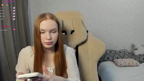 Snapshot of milymi_ chatting on February 13, 2025, 7:03 am Milena and Jasper online show from February 13, 2025, 7:03 am