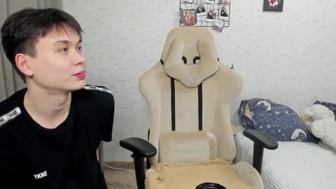 Snapshot of milymi_ chatting on February 22, 2025, 2:52 pm Milena and Jasper online show from February 22, 2025, 2:52 pm