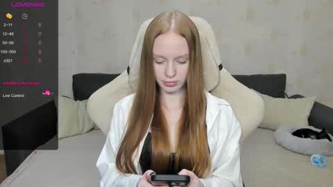 Snapshot of milymi_ chatting on September 22, 2025, 11:34 am Milena and Jasper online show from September 22, 2025, 11:34 am