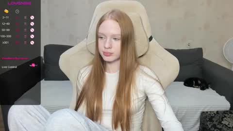 Snapshot of milymi_ chatting on September 24, 2025, 8:23 pm Milena and Jasper online show from September 24, 2025, 8:23 pm