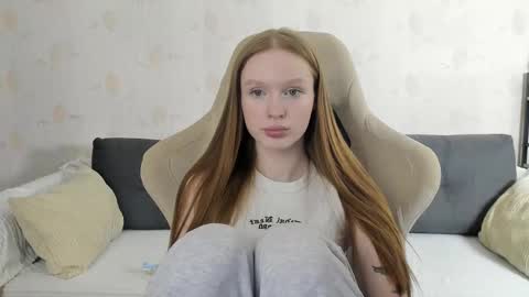 Snapshot of milymi_ chatting on October 20, 2025, 6:41 pm Milena and Jasper online show from October 20, 2025, 6:41 pm