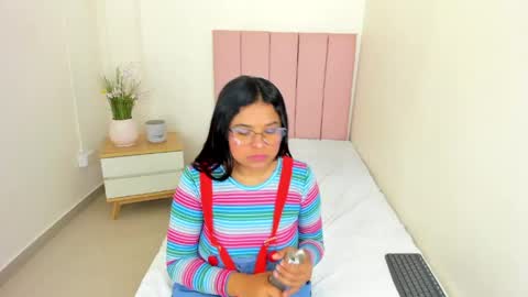 Snapshot of mindy_claker chatting on May 6, 2026, 12:21 pm Mindy online show from May 6, 2026, 12:21 pm