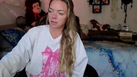 Mindy Mars online show from November 10, 2025, 4:28 pm