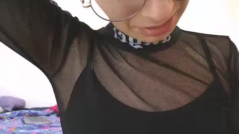 Snapshot of minene_mikami chatting on April 25, 2026, 1:41 pm minene_mikami online show from April 25, 2026, 1:41 pm